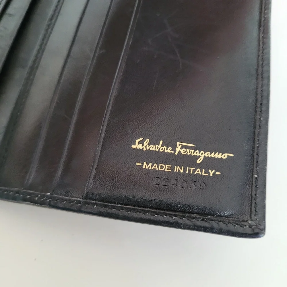 Salvatore Ferragamo Black Leather Gancini Bifold Wallet Vintage 224059 Italy